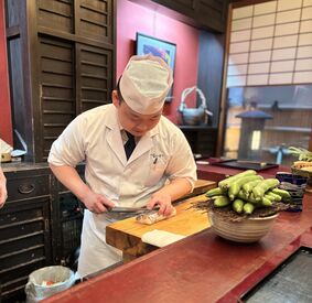 絶品まかないあり！
家庭的な料理をお腹いっぱい楽しめる☆
持ち帰りもOKなので、家でゆっくり食べることもできます♪
