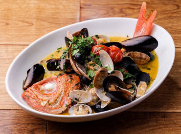 飲食経験者大歓迎！
あなたの接客・調理スキルを活かしてみませんか♪
自分の頑張りがしっかり反映される制度も整っています◎