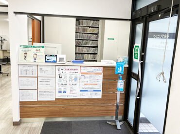 中央クリニック 眼科クリニックでのカンタン受付♪
＼経験や資格は必要ナシ！／
初心者の方も先輩が付きっきりでサポートします◎