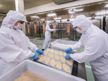 主に30～50代が活躍中！
未経験の主婦(夫)・シニアの方も大歓迎♪
腰を据えて長く続けたくなるあたたかい職場です＊