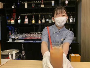 お料理・お飲み物の
＼サービスをしていただきます◎／
未経験OK！長期で働ける方、特に歓迎！
■短期もOK■