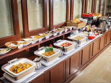 ホテル勝山 勝山町駅から徒歩4分！
抜群の好立地で通勤もラクラク♪
車・バイク通勤もOK◎
交通費支給あり！お財布の負担も少なめです★
