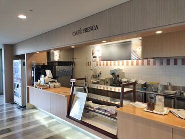 グリーンコートキャフェテリア店 10代～50代迄、幅広い年代の方積極採用中！
研修もしっかり整っていますのでご安心を！
まずは、ご応募お待ちしております！