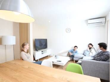 20~30代のスタッフさん中心に活躍中!
チームとしてお互いに助け合う職場なので
コミュニケーションもとりやすい環境です♪