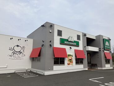 モスバーガー 今治バイパス店 【未経験さん大歓迎♪】
まずは店内で野菜カット・盛り付けなど
簡単なことからおまかせ◎
少しずつ慣れていければOK!