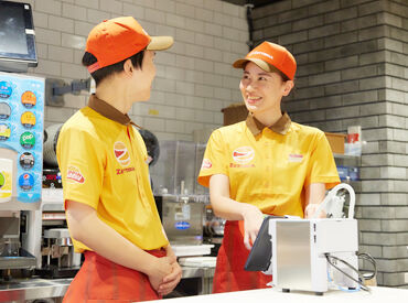 ゼッテリア　小田急マルシェ相武台店 学生、主婦、フリーターさんetc…
幅広い世代の方が活躍中です！
高校生もOK！未経験歓迎です◎