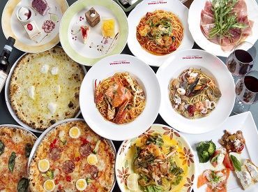 \未経験から安定企業の正社員に/
人気店舗を数多く運営!
様々なジャンルの店舗があるので
自分に合った働き方が見つかる!