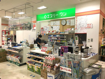 コンビニエンス エブリーワン 「コンビニって大変そう…」
⇒「いいえ、そんなことはありません！」
先輩スタッフも優しくお教えいたします！