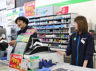 【丁寧な研修あり！】コンビニでの仕事が未経験でも、品出し＆レジ打ち…最初は出来ることからひとつずつスタート★
