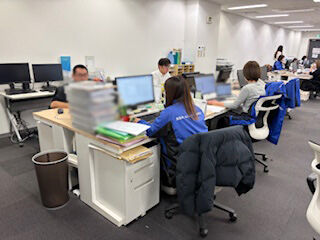 送迎制度も利用できるので、毎日の通勤ラクラク♪
車通勤もOK⇒交通費の支給もあり◎