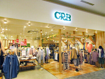 CRB　イオンモール木更津店 洋服好き集まれ♪
ナチュラル＆リラックス♪
アパレル未経験でもOK！すぐに働けます！