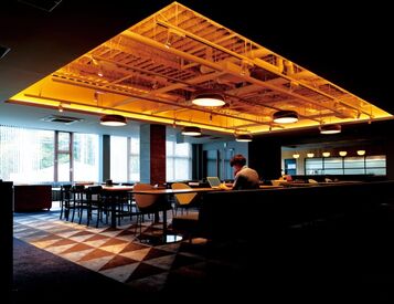 株式会社アミューズ 「大丈夫？」「何か手伝おうか？」と
お互いに声を掛け合いながら業務を進めています！
チームワーク抜群の職場で働きやすい◎