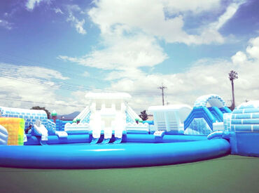 夏の思い出の1ページを
私たちと一緒に刻みませんか？
3ヶ月間の間で週2～◎
Wワークでも働けます！