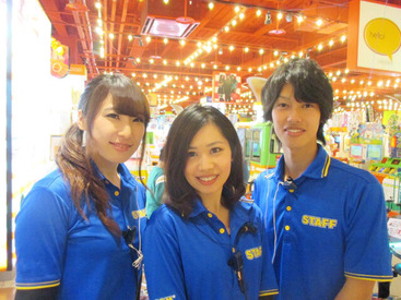 プラサカプコン志都呂店 スタッフ同士はとっても仲良し★
最初は周りのスタッフがしっかりサポートします！
Wワーカー、フリーター、学生さん活躍中！
