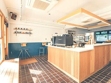 白を基調とした、木の温かみある店内で
やさしい空気を感じながらお仕事できます◎
※イメージ画像