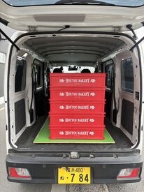 決まったルート先にパンを配送★
営業活動はありません！
夜のみの短時間シフトなので、
家庭・学校との両立も◎