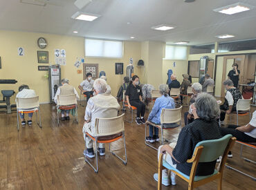 困ったときはすぐに声をかけられる,そんな距離感の職場です◎
スタッフ同士が自然に助けあう雰囲気で初めてでも安心して働けます