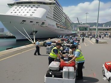 「大丈夫？」「困ったことはない？」と
お互いに声を掛け合いながら業務を進めています！
チームワーク抜群の職場で働きやすい◎