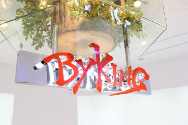 推しと一緒に働ける！フィギュアや漫画に
囲まれたデスクでモチベ全開☆
好きなものに囲まれて、最高のアイデアを生み出そう♪