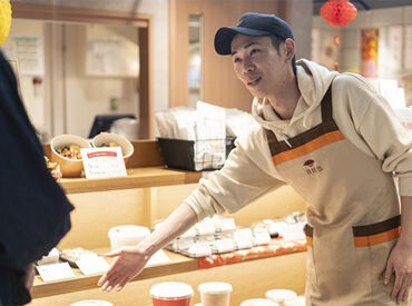 日日包(ニチニチパオ)　東京ドームシティラクーア店 まるで台湾の屋台にいるみたい♪
異国感たっぷりの雰囲気の中で、楽しく働けます★