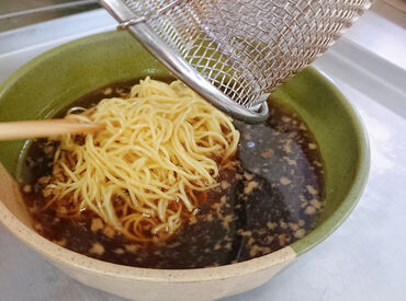 主婦・Wワーカーさんが活躍中♪
未経験の方もスグに慣れるシンプル作業です◎
料理経験やスキルは問いません★