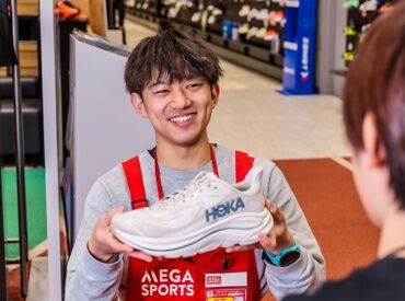 メガスポーツイオンタウン釜石店 【406】 シューズやウェア、アウトドアアイテムなど、
お客さまの商品選びをサポートする中で、
自分の経験や知識が役に立つかも(^^♪
