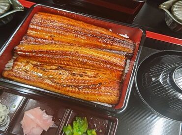 ＼鰻を食べる幸せをお届け♪／
未経験スタートのスタッフも多数活躍中◎
まずはお気軽に応募下さい！