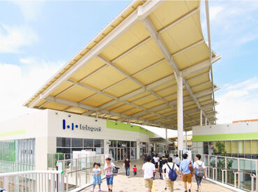 ららぽーと 新三郷 20～30代の女性活躍中！
主婦(夫)さん・フリーターさん大歓迎◎
残業ほぼナシだから、家事やプライベートとの両立もしやすい♪