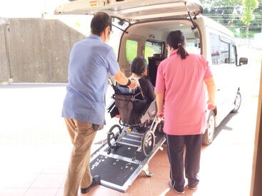 平均年齢は30代前半です。男女比は半々です。
スタッフ同士が上手く連携を取れるよう、
コミュニケーションを大切にしています！