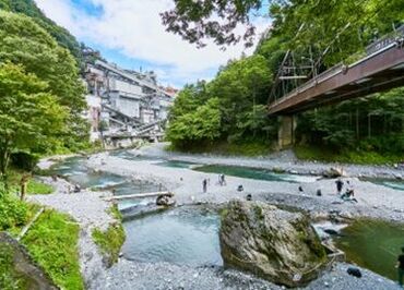 あんまり深い川ではないので
安全に勤務していただけます♪
ここでしか出会えない友達もできるかも★
