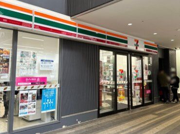セブンイレブン 川崎溝の口駅前店 溝の口駅、武蔵溝ノ口駅から徒歩3分以内。一人一人の従業員が明るく元気に働いている職場です。食事補助有