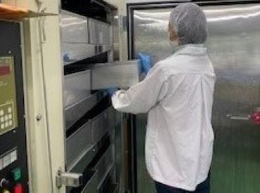 30~50代女性スタッフ活躍中!!
家庭や子育てとも両立しやすい職場です♪