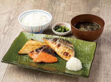 湊や磯吉食堂　ウィングキッチン京急鶴見駅前店[183]  ＼モーニング帯のスタッフ大募集！／
低温でじっくり熟成させた干物は絶品◇
まかない補助があるので、格安でたべれちゃいます♪