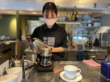 株式会社Attic coffee and dining 店舗運営以外にも、ケータリングや
コーヒー教室の開催なども行っています◎
未経験でもやる気があれば大歓迎です☆