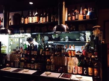 【優しい、常連のお客様ばかり】
酔って暴れまわるような方はいらっしゃいません。落ち着いた雰囲気のお店です。