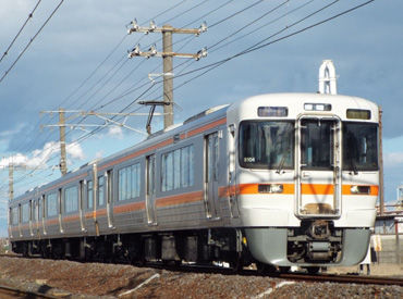 線路まわりの安全を確認したり
工事や点検が事故なく進むようにサポートする"縁の下の力持ち"♪
鉄道ファン仲間もできるかも！