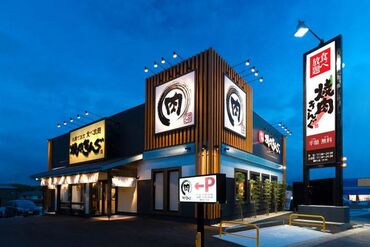 焼肉きんぐ　静岡小黒店 学生スタッフが多い店舗です！
学校と両立する方がたくさん☆
テスト期間や部活な度で忙しいときは【週0日勤務】でもOK！