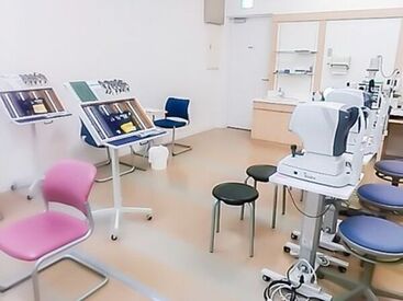 眼科で患者さまの受付や、
検査補助のお仕事をお願いします＊
お仕事はしっかり教えるので
初めての方もご安心ください♪