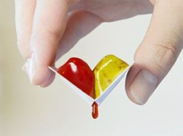 株式会社ディスペンパックジャパン　南足柄工場 ⽚⼿で簡単にソースをかけられますパキッテ！
きっと皆さんも使ったことがあるはずです！
