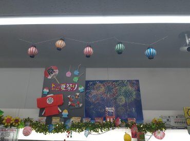 セブンイレブン 名古屋原１丁目店 季節・イベントごとに一緒に働く仲間たちと楽しく様々な売場を制作しています。週3から働ける人大歓迎！未経験の人大歓迎！