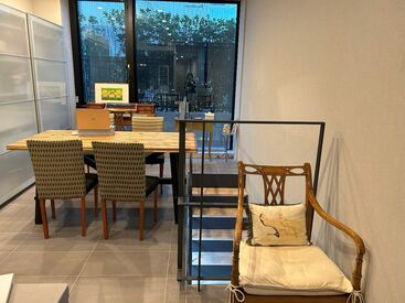 ～自宅のような落ち着きのある綺麗なオフィス～
少人数で、コミュニケーションも
取りやすい空間です♪