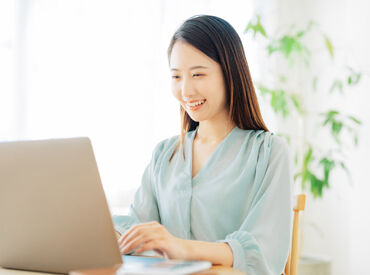 株式会社閃光 服装自由、髪型・髪色自由、ネイル・ピアスOK！
常識の範囲内であなたらしく働いてくださいね♪
※画像はイメージ