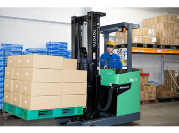 共通Fロジ株式会社 幅広い年代のスタッフが活躍中！
やる気次第で管理職への登用あり！
あなたの頑張りをしっかりと評価します！