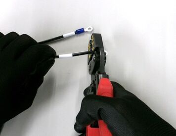 写真のように座って作業が出来ますよ♪
スタッフみんな和気あいあいと過ごしています♪