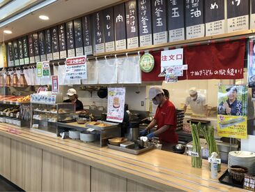 さぬきうどんの駅　綾川 コシと弾力のある自慢のうどん♪
難しいお仕事はないので安心◎
「うどんが好き！」
きっかけはそんな感じでもOK★
