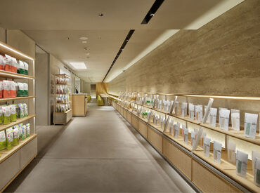 和の落ち着きと自然派のカジュアルさをMIXした、
オシャレな店内も自慢のひとつ♪
バイトがちょっと特別な時間に◎