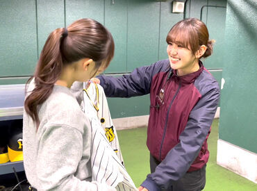 ★接客好きな方に★
ツアーに同行してお手伝いをすることも◎
普段は入れないブルペンやグラウンドに入れたり…レアな職場♪*