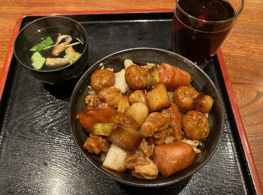 ご飯はいくらでもよそってOK!
無料でお腹いっぱいになれてお得~★
1人暮らしデビューした学生さんにもおすすめですよ◎