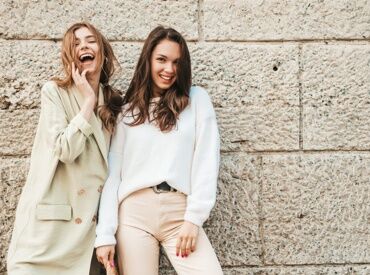 ファッション人材リンク株式会社【FJL】 ﾟ*｡☆ NEWスタッフ募集 ☆。*ﾟ
幅広い年齢層の方が活躍中♪
即日スタートできるお仕事◎
履歴書不要のお電話登録！