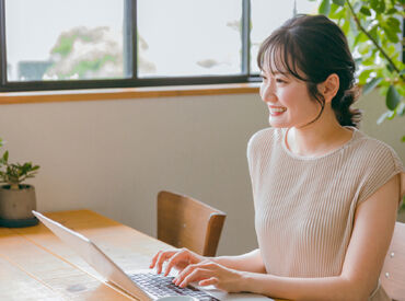 株式会社design 先輩スタッフがイチから丁寧に教えます！
オフィスワークが初めての大学生さんも、安心して始められますよ♪